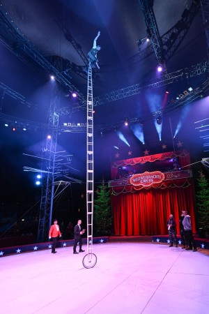 Success! New World Record for Tallest Rideable Unicycle at 31.9 Feet!