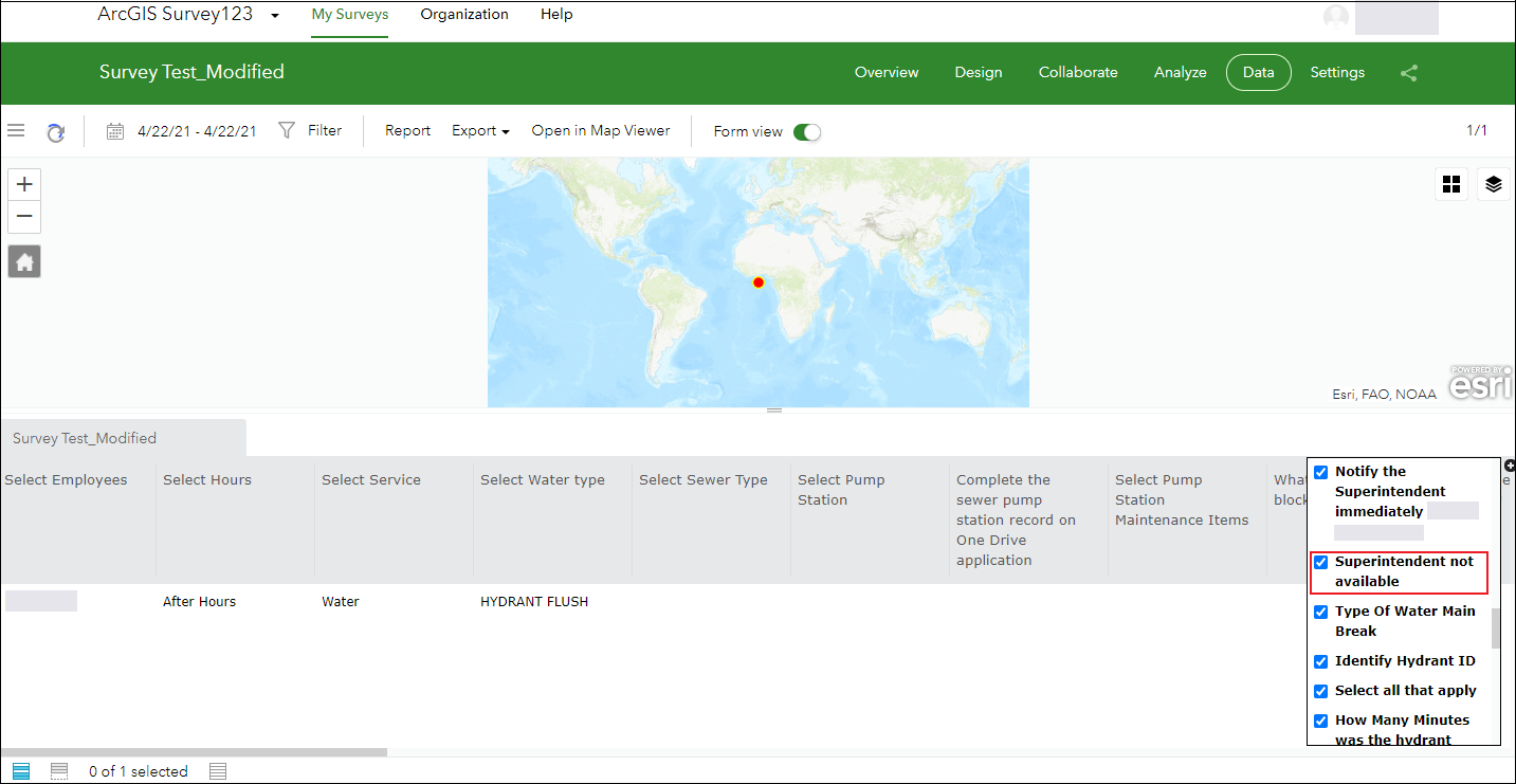 在 ArcGIS Survey123 中，“数据”选项卡上包含已缩短字段名称的调查数据表。