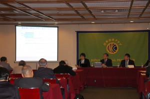  吉田正樹　東京慈恵会医科大学、賀来満夫 東北大学教授（感染制御・検査診断学）、松本哲哉 東京医大教授（微生物学）　 写真 2