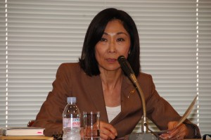 ジャーナリスト 青木冨貴子 写真 1