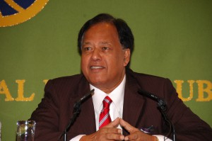 財務計画・国際資金協力相 サラット・アムヌガマ 写真 1