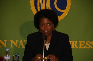 事務局長 アーサリン・カズン 写真 2