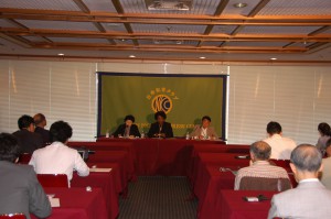 事務局長 アーサリン・カズン 写真 1