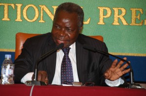 財務・経済計画相 コスティ・マニベ・ンガイ 写真 2