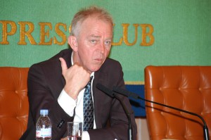 外相 ヴィリー・ソウンダール 写真 2