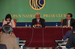 外相 サルマン・クルシード 写真 2