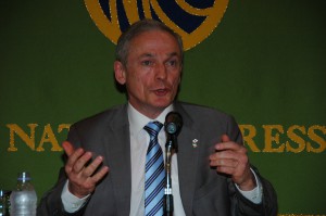 雇用・産業・技術相 リチャード・ブルートン 写真 2