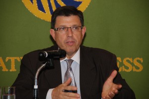 ＵＮＩＴＡＩＤ事務局長 ドゥニ・ブルーン 写真 2