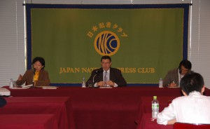 ＵＮＩＴＡＩＤ事務局長 ドゥニ・ブルーン 写真 1