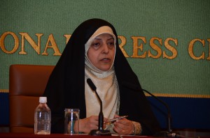 副大統領・環境庁長官 マスーメ・エブテカール 写真 1