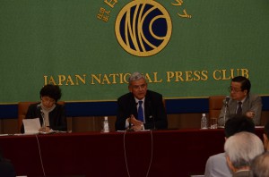 議会外交委員長 ヴォルカン・ボズクル 写真 1