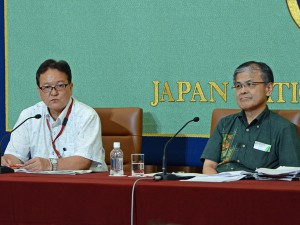  武富和彦 沖縄タイムス編集局長、潮平芳和 琉球新報編集局長 写真 2