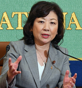 野田聖子・総務相　女性活躍担当　会見 写真 2