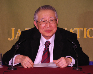 山崎正和・中央教育審議会会長 写真 2