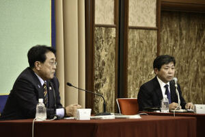 赤澤亮正経済財政・再生相　会見 写真 3