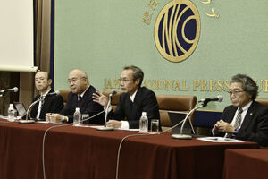 大鳥精司・国立大学病院長会議会長ら 会見 写真 5