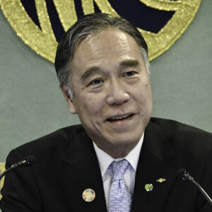 「人口減少時代を生きる」(7) 阿部守一・全国知事会会長  写真 1