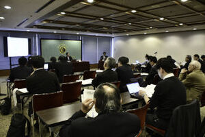 「人口減少時代を生きる」(7) 阿部守一・全国知事会会長  写真 4