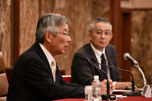 渋谷正昭・小笠原村長　会見 写真 3