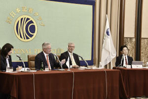 マティアス・コーマンOECD事務総長　会見 写真 4