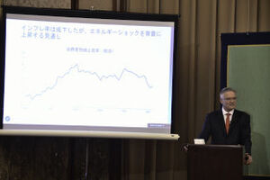 マティアス・コーマンOECD事務総長　会見 写真 2