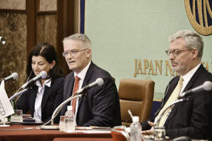 マティアス・コーマンOECD事務総長　会見 写真 3