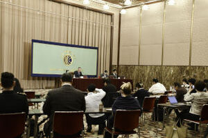 デービッド・マクギンティ カナダ国防相　会見 写真 4
