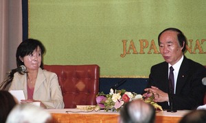 坂口力・厚労相 写真 2