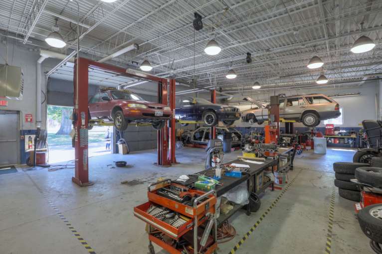 Glenmont_Train_Automotive43