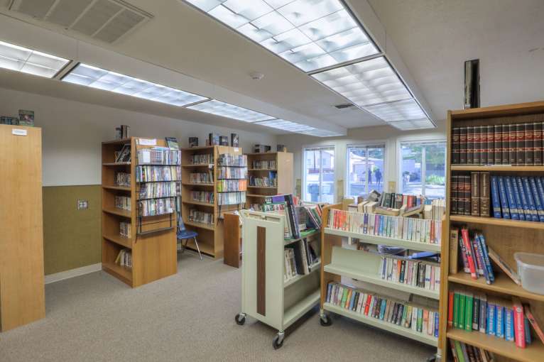 Wolf_Creek_Library37