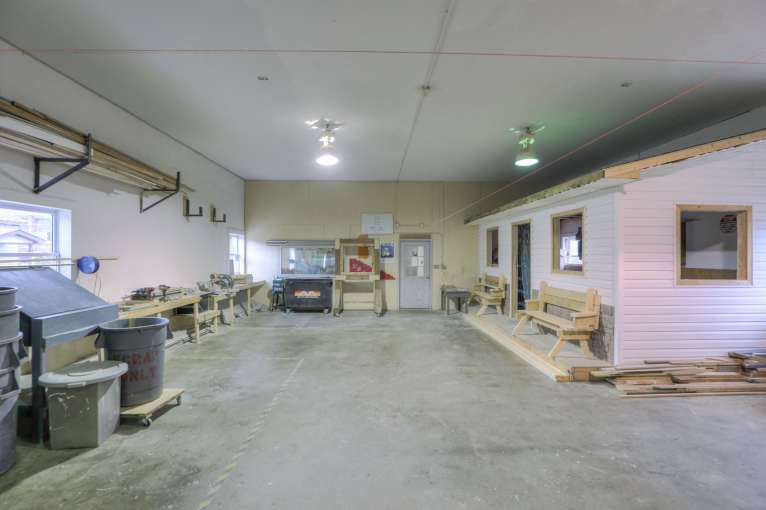 Live Pine Knot Job Corps Center