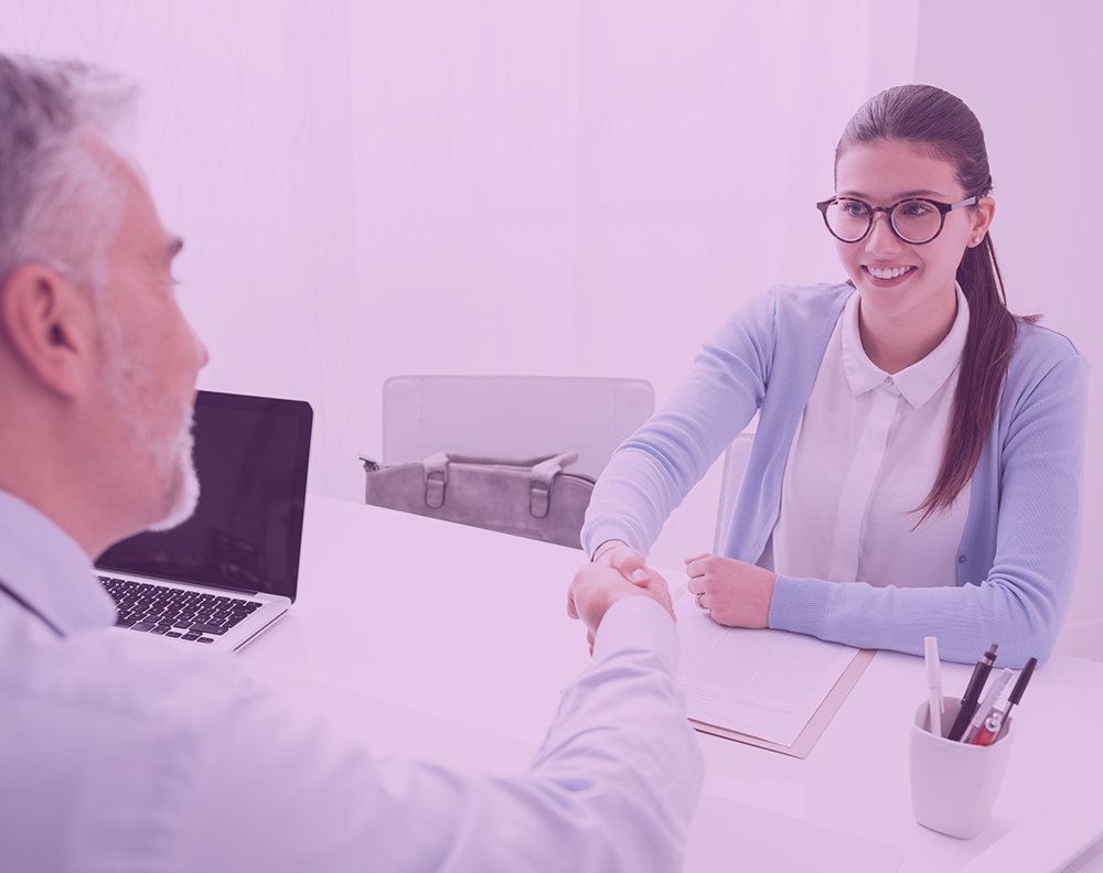 Responsables de recursos humanos en su pyme trabajando