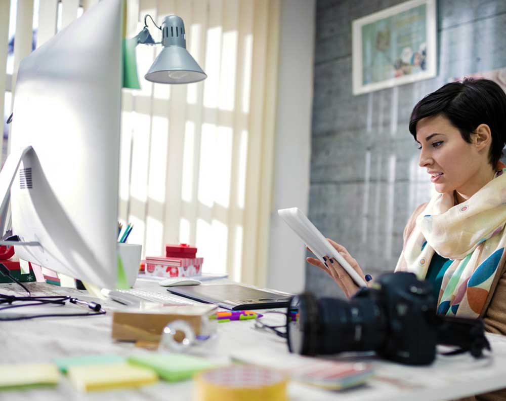 Freelancer viendo en qué utilizar un crédito para su negocio