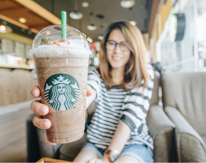 tie-dye-frappuccino-logro-romper-records-de-starbucks