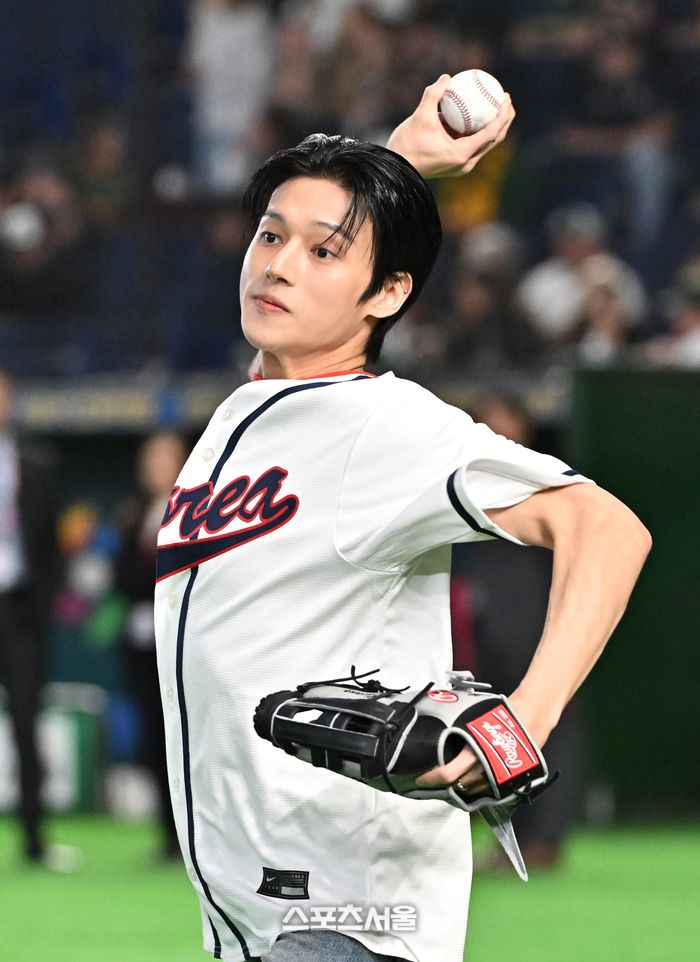 한국-호주 경기 시구 연습 관련 이미지