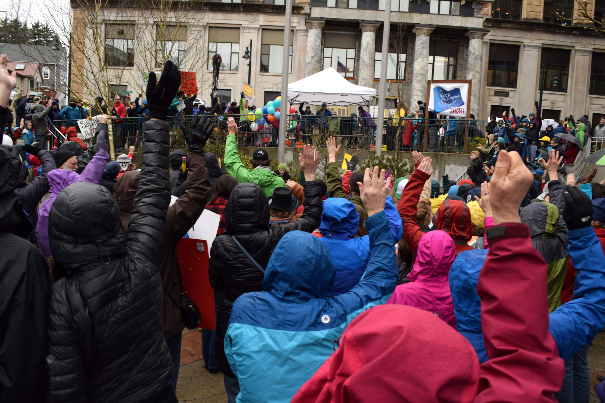 Hundreds turn out for Capitol education rally
