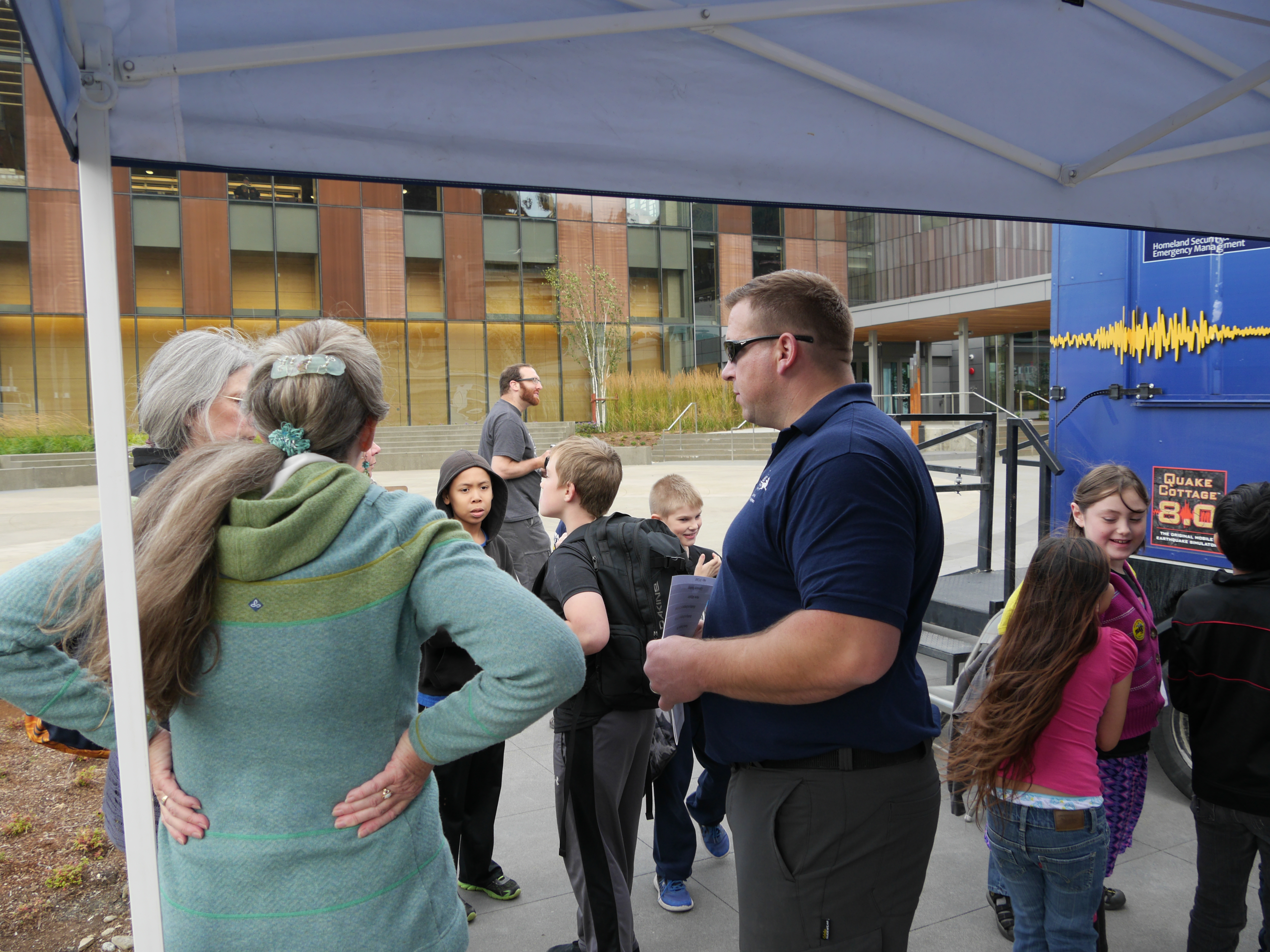 chad fullmer talks with attendees of the earthquake simulator on wednesday august 31 2016