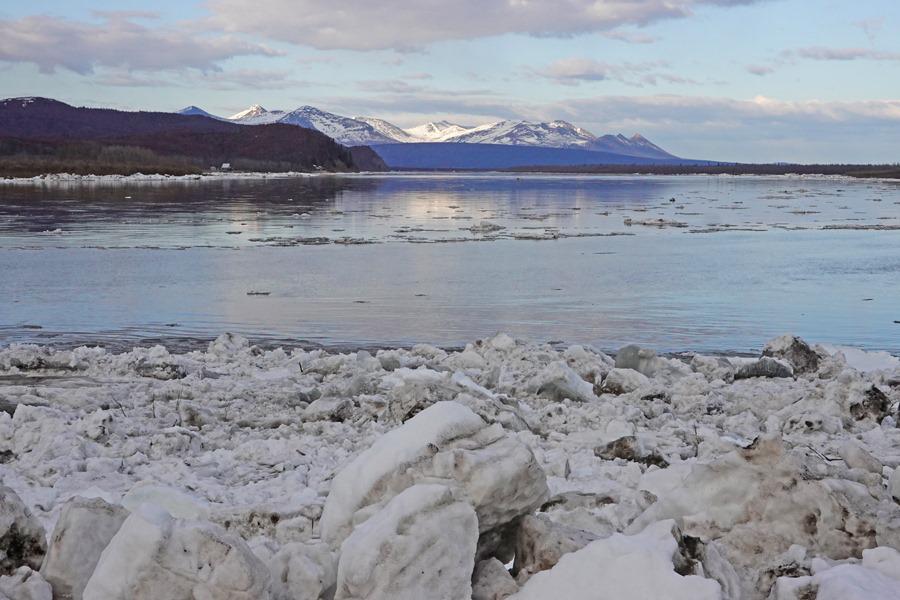 Kuskokwim River flood waters threaten Upper Kalskag power plant