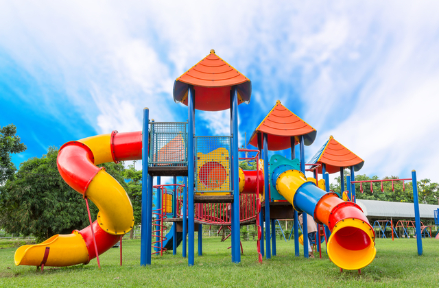 Best Commercial Playground Sets for the Backyard
