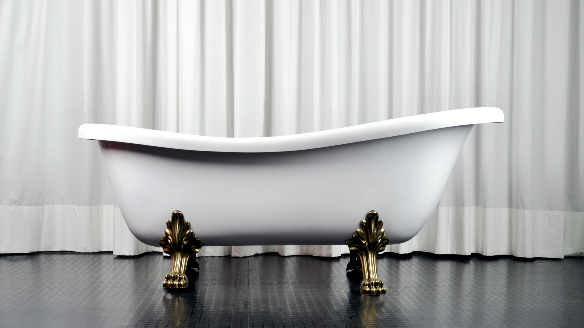 The Best Clawfoot Bathtubs for a Remodeled Bathroom