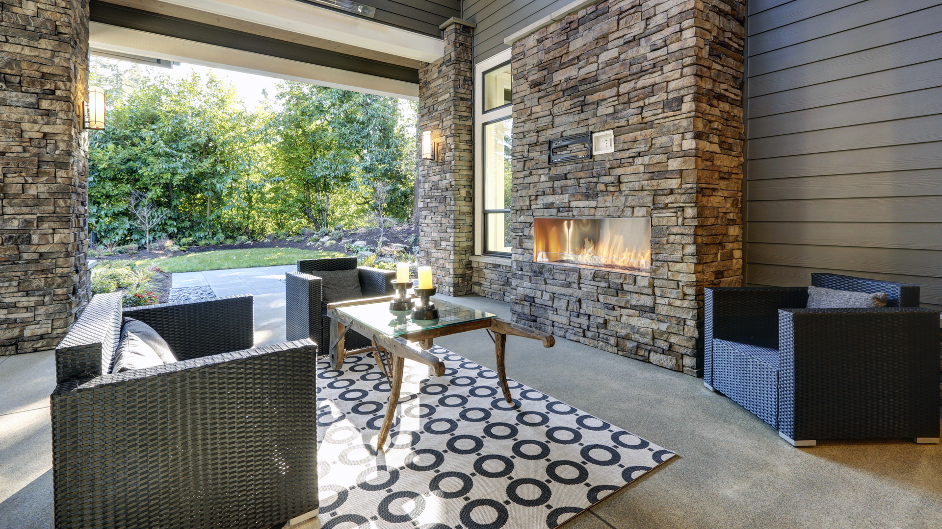 Spruce Up the Patio with Outdoor Area Rugs