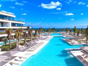 2025 Luxury Holiday Deals