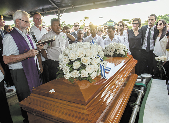 Adiós, Antonio La Prensa