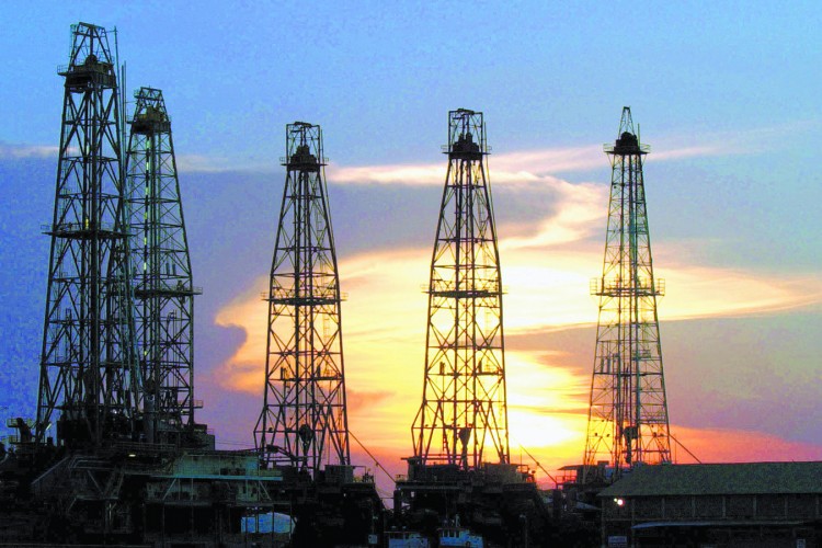Resultado de imagen para foto de torres de petroleo en mexico
