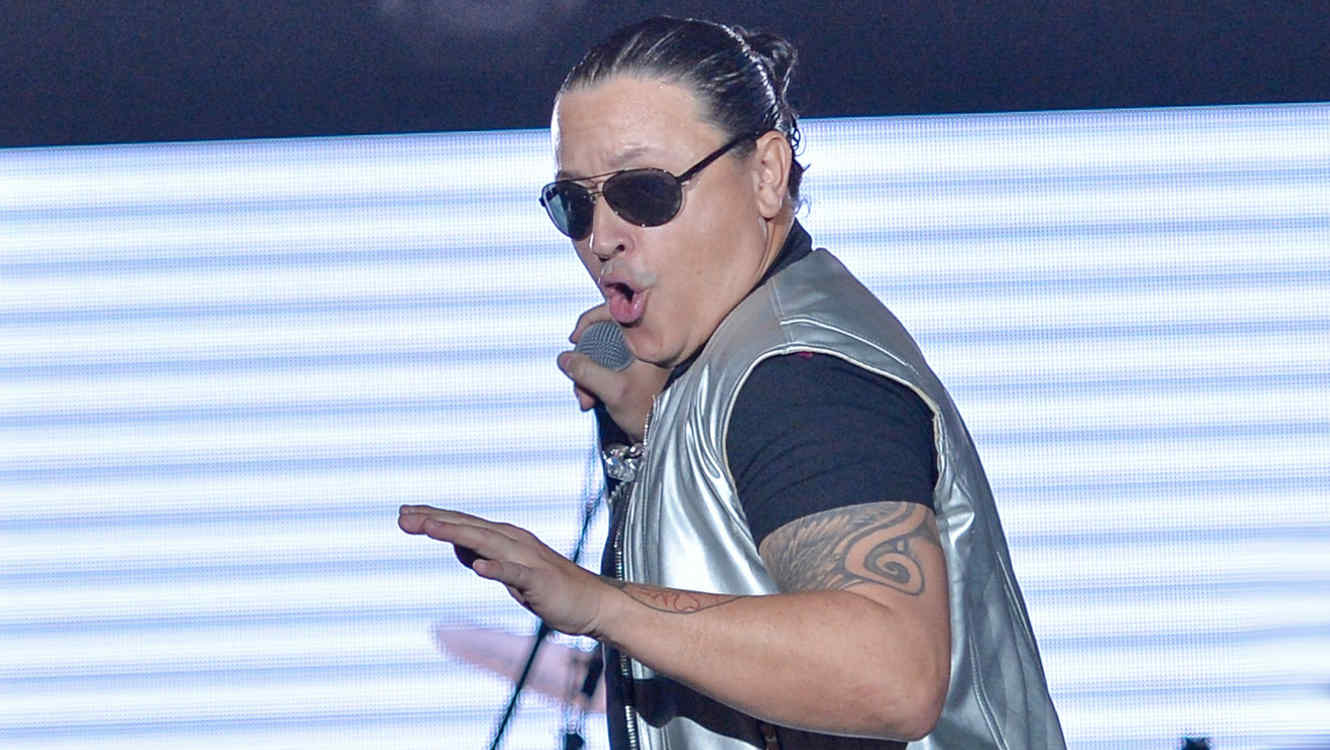 elvis crespo pone a bailar a ritmo de ultra a sus elvis crespo pone a bailar a ritmo de ultra a sus