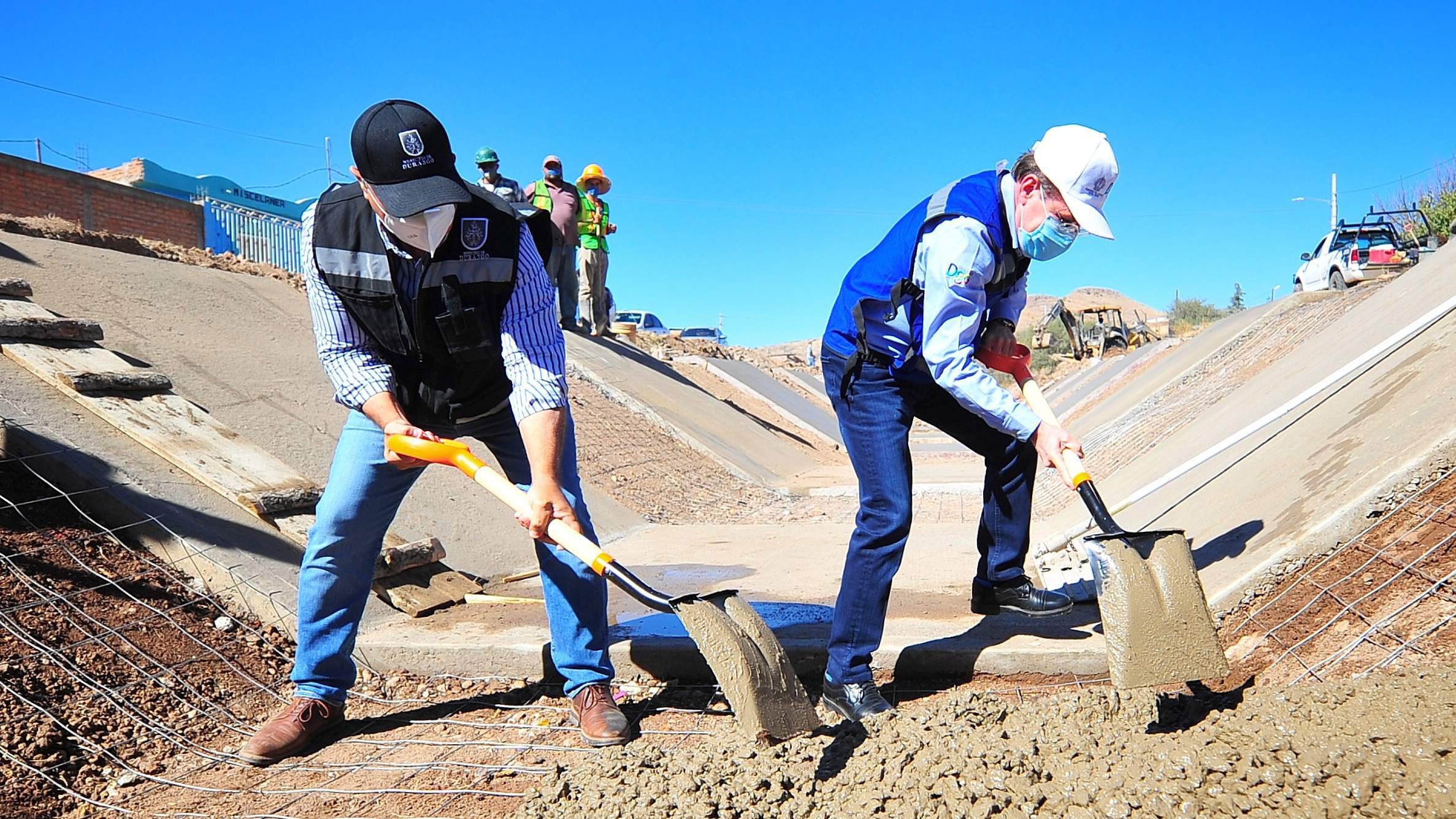 1. Supervisan Aispuro y Salum, avance en arroyo Las Mangas.jpg
