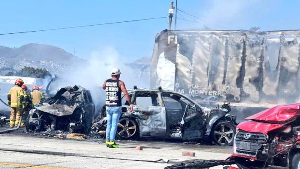 19muertosaccidenteMex-pueb-carr.jpg