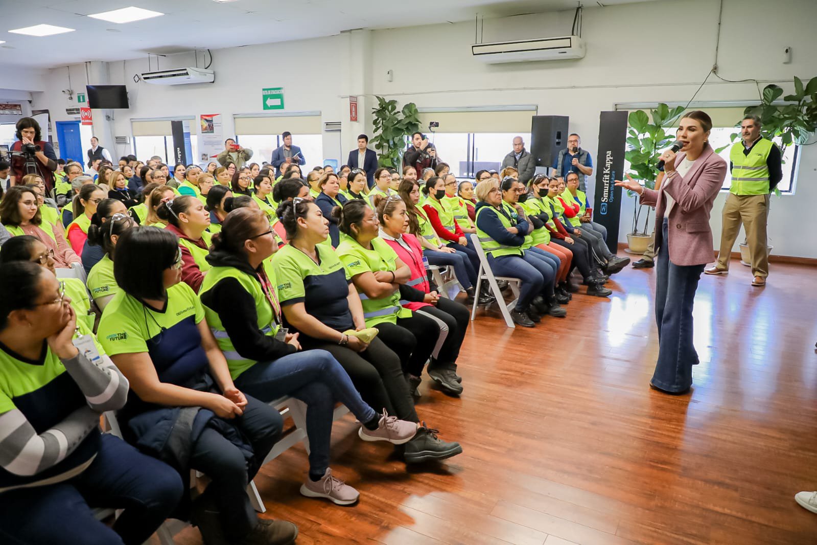 BRINDA MARINA DEL PILAR PROTECCIÓN A TRABAJADORAS DE BC