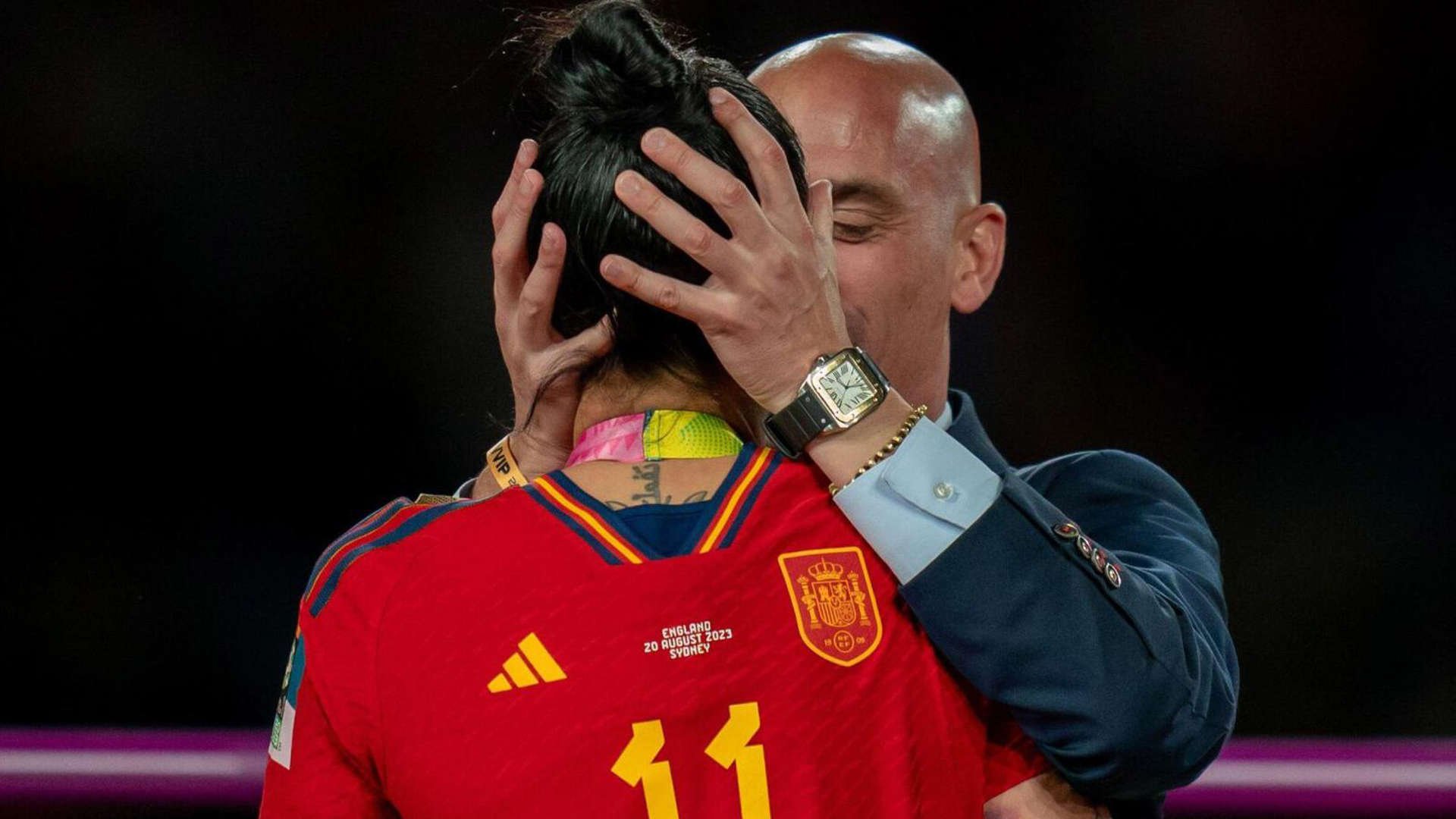 Fiscalía de España investiga a Rubiales por beso a Jenni Hermoso