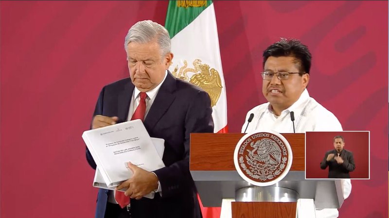 AMLO-RECIBE-15-ACTAS-DEL-TREN-MAYA.jpg